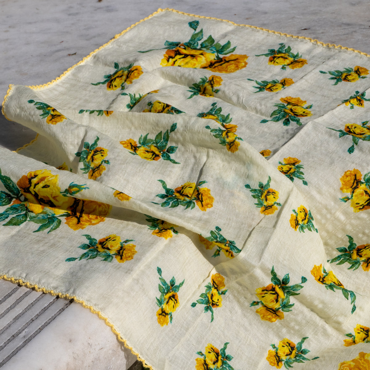 VINTAGE ROSES COTTON RAYON SCARF