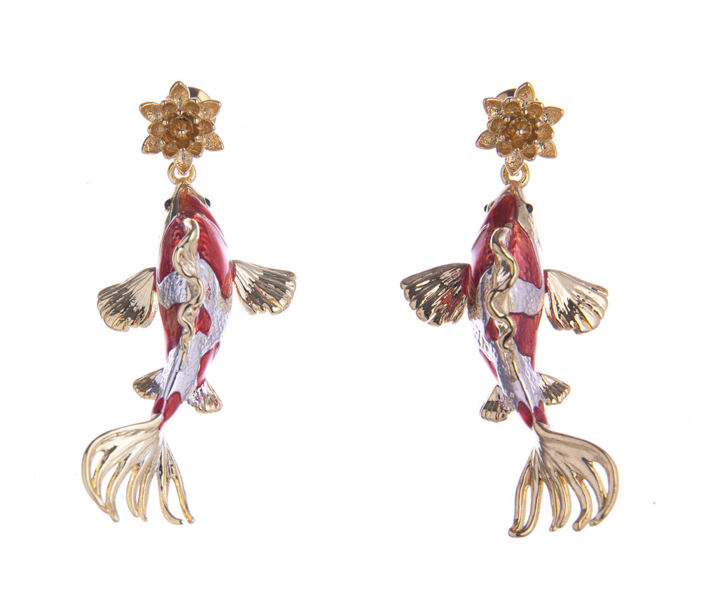 Suspended on a gold lily pad, these gorgeous koi fish are a perfect statement piece to wear to an event, or as a gift to a koi-loving friend. The gold details make the earrings incredibly elegant for a super glam look. Materials: Brass, enamel, gold-plated Dimensions: Approx. 1" W x 1.2" L