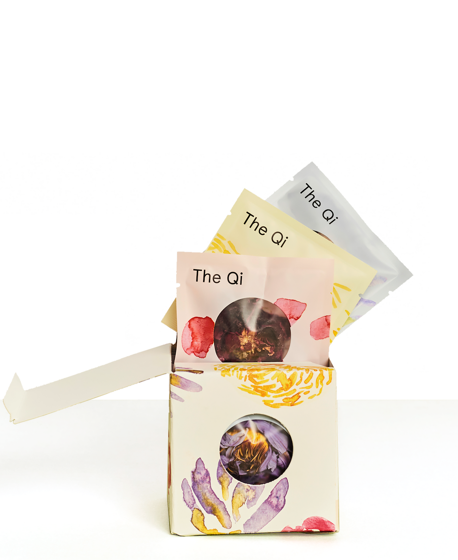 This beautiful floral tea collection contains three full-flower varieties. Simply pour hot water over the flower and watch it bloom. Tea varieties: Shangri-la Rose : Shangri-La, Yunnan. Diqing Tibetan Autonomous Prefecture. Blue Lotus : HaiNan Island (海南島). Royal Chrysanthemum : Jiangxi. 9 individual flower packets.