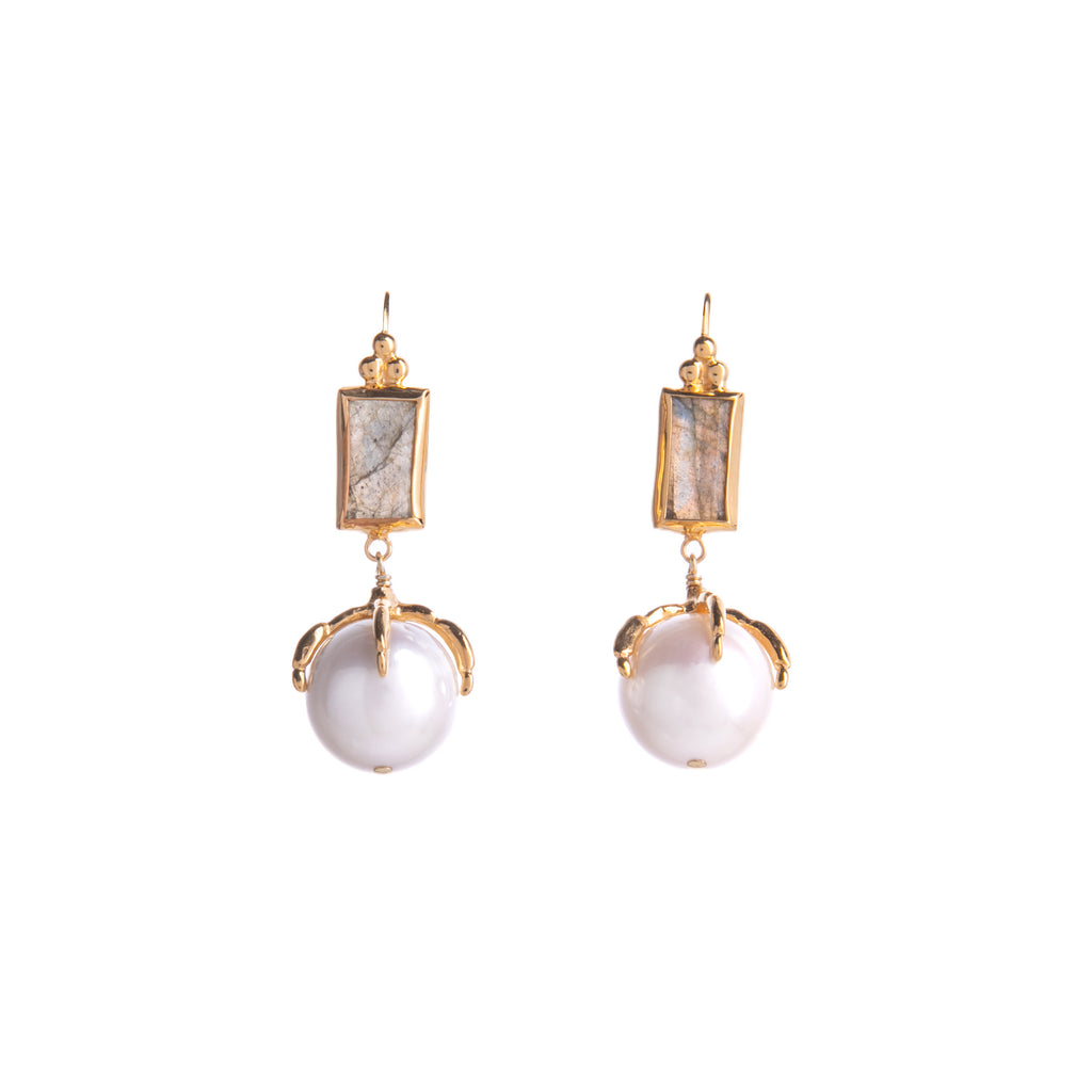 These super unique pearl drop earrings are grasped by a golden claw and feature a shimmering labradorite in the center. Perfectly elegant for day or night.