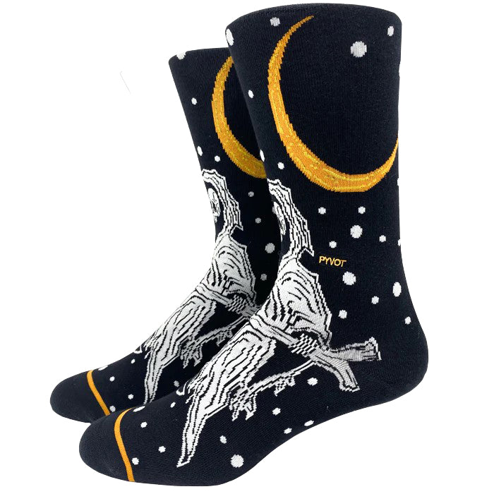 Get into spooky season with these reaper socks that feature moisture wicking fabric, a padded footbed, and a cuff that won't slip. With a creepy reaper and bright yellow crescent moon, you can wear them All Hallow's Eve. Material: 75% Combed Cotton, 15% Nylon, 9% Antibacterial Poly-blend, 1% Elastane One size fits most