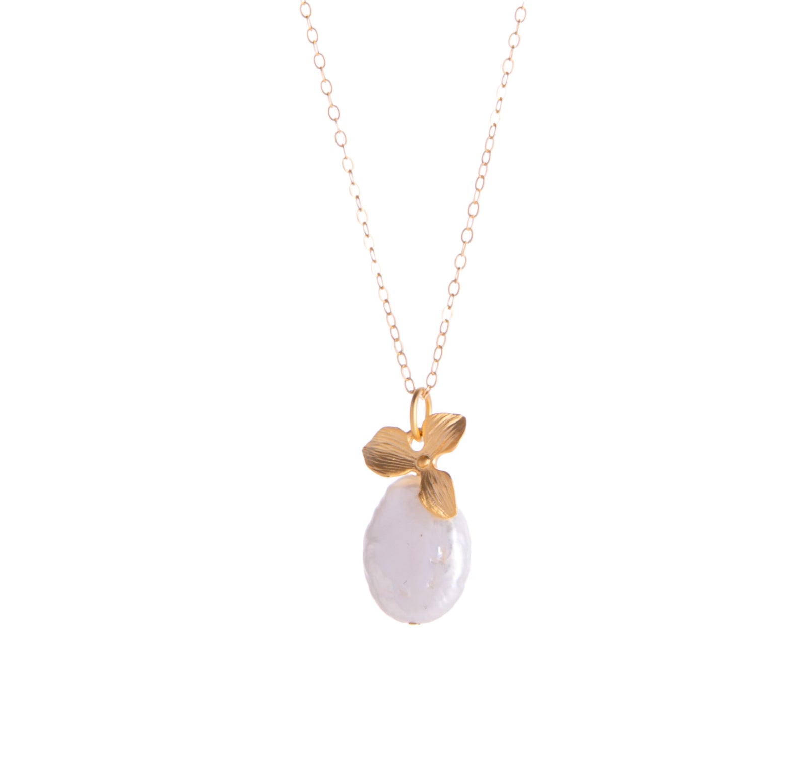 This gold necklace with a pearl coin features a gold-dipped orchid charm above it for subtle glamour. This necklace would make a perfect gift for flower lovers.