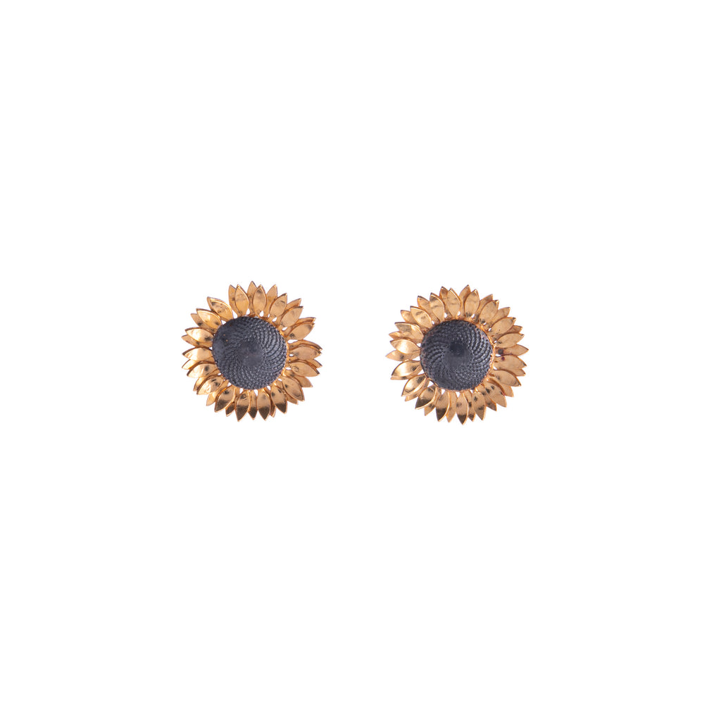 Wear and spread joy with these sunflower stud earrings. With gold detail for the petals, the center of the earring is oxidized silver to make the yellow stand out and shine like a real sunflower. Get these beauties for the flower lover in your life, as they would make a lovely birthday or Mother's Day gift. Handmade in the UK Material: 22ct. Gold-plating