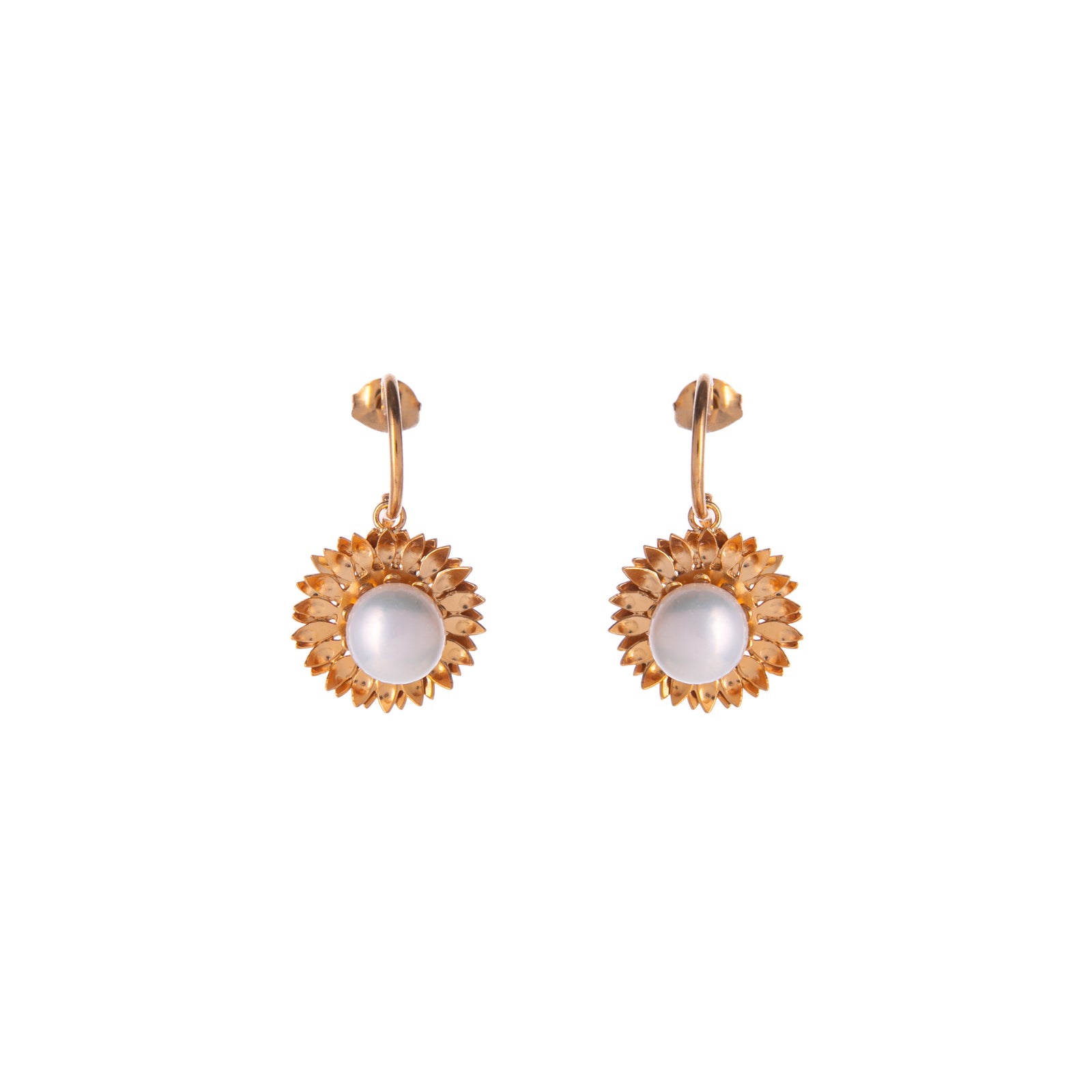 With gold detail and a freshwater pearl in the center, these sunflower pearl hoop earrings will help you to shine like a real sunflower. 