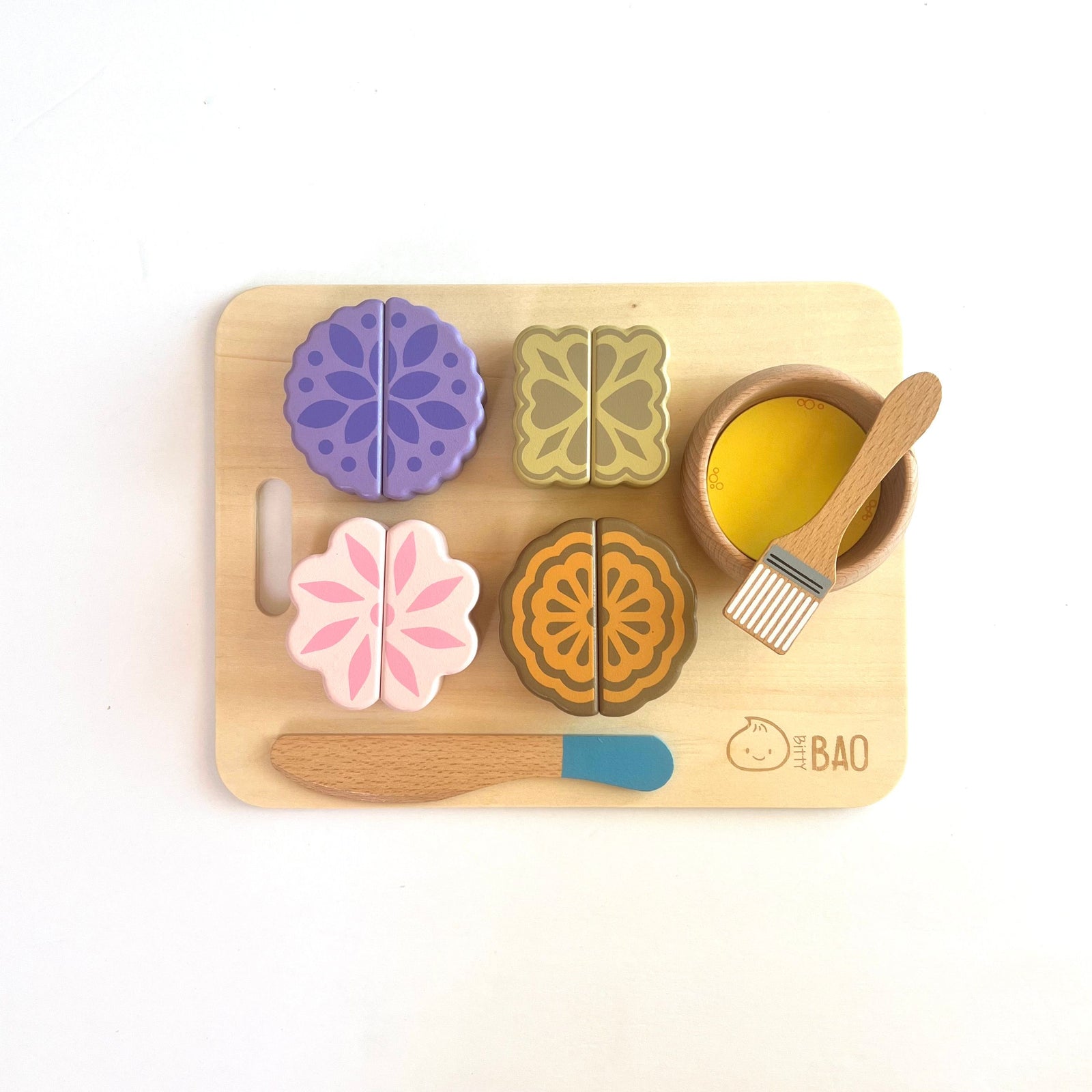 This magnetic and wooden toy set helps introduce the concept of matching, symmetry, and imaginative play. In Chinese culture, mooncakes are often round and shared with family: they symbolize togetherness and unity. This set will engage children into imaginative play of preparing, sharing, and enjoying this treat.