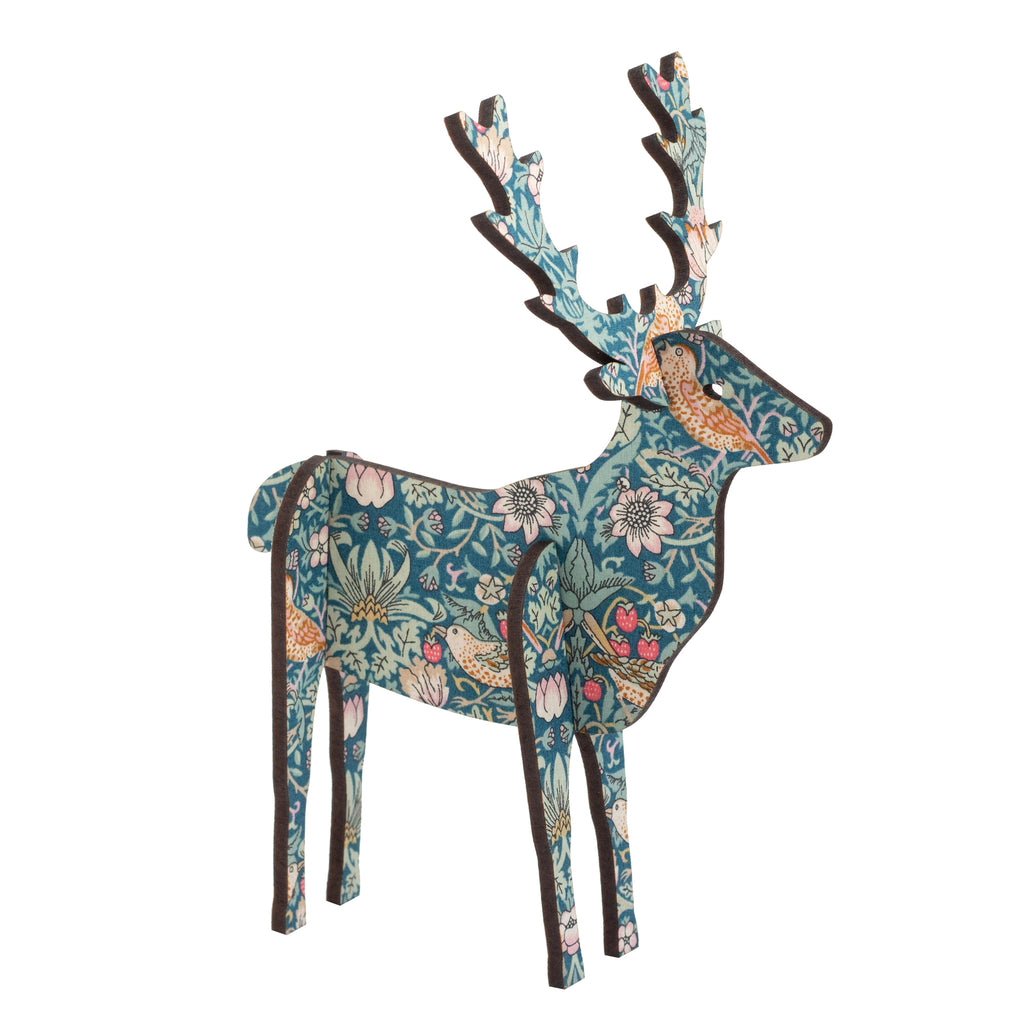 This unique 3D stag tabletop ornament is adorned in Liberty of London Tana Lawn fabric featuring William Morris’ iconic Strawberry Thief print. 