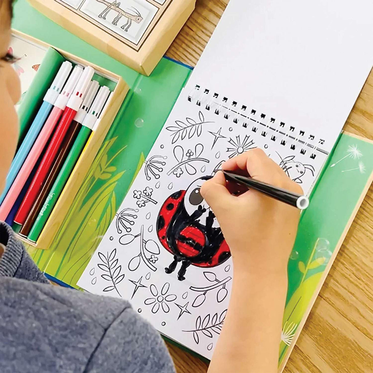 BACKYARD BUGS COLORING SET