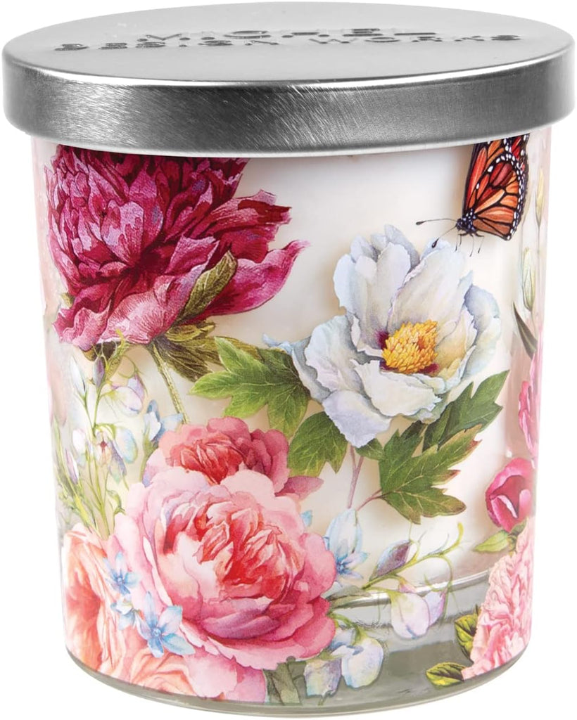This soy blend lidded jar candle combines luxurious fragrances with beautifully detailed artwork applied directly to the candle glass. Over 30 hours burn time Scent: Aromatic peony with a hint of mandarin, notes of gardenia, and touches of cedar and sandalwood 7.4 oz Candle dimensions: 4 3/4" x 2 3/4".