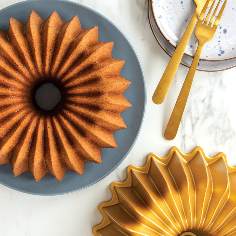 BRILLIANCE BUNDT BAKING PAN