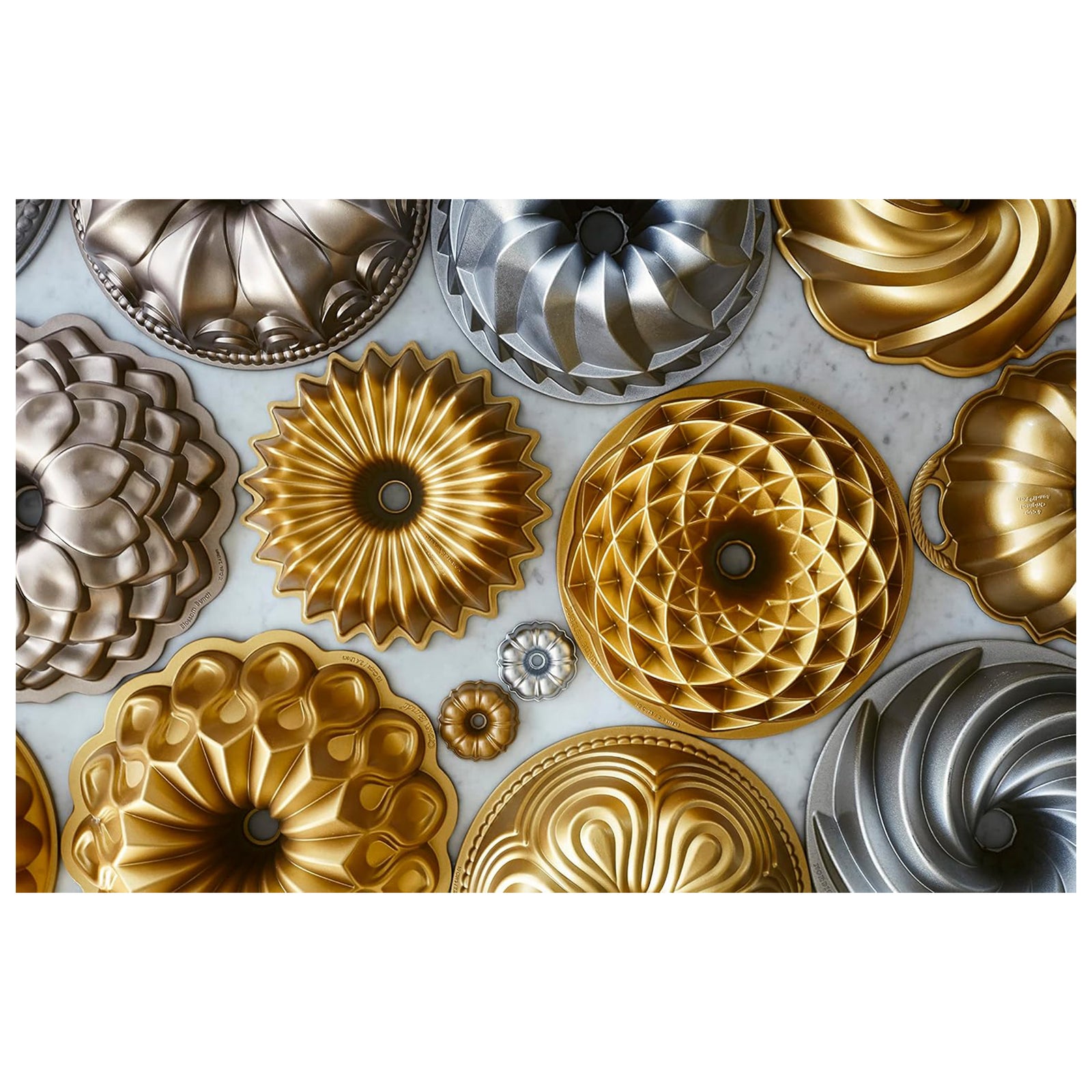 Book cover of 'Bundt' with a bundt cake on a marble surface