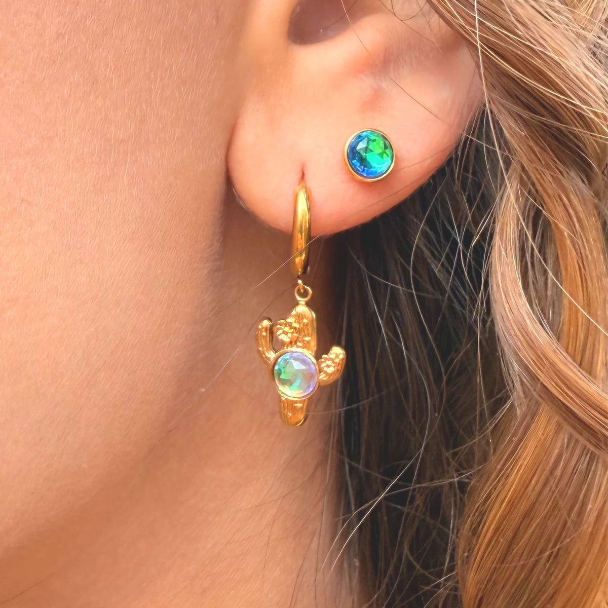 CACTUS HOOP EARRINGS WITH GREEN STONE
