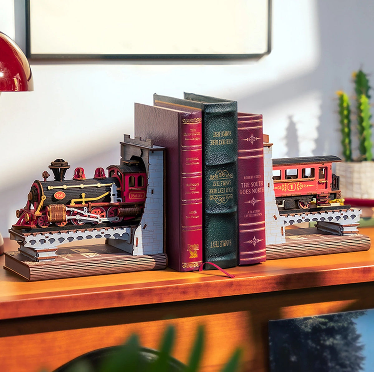 CENTURY TRAIN BOOKENDS MODEL KIT
