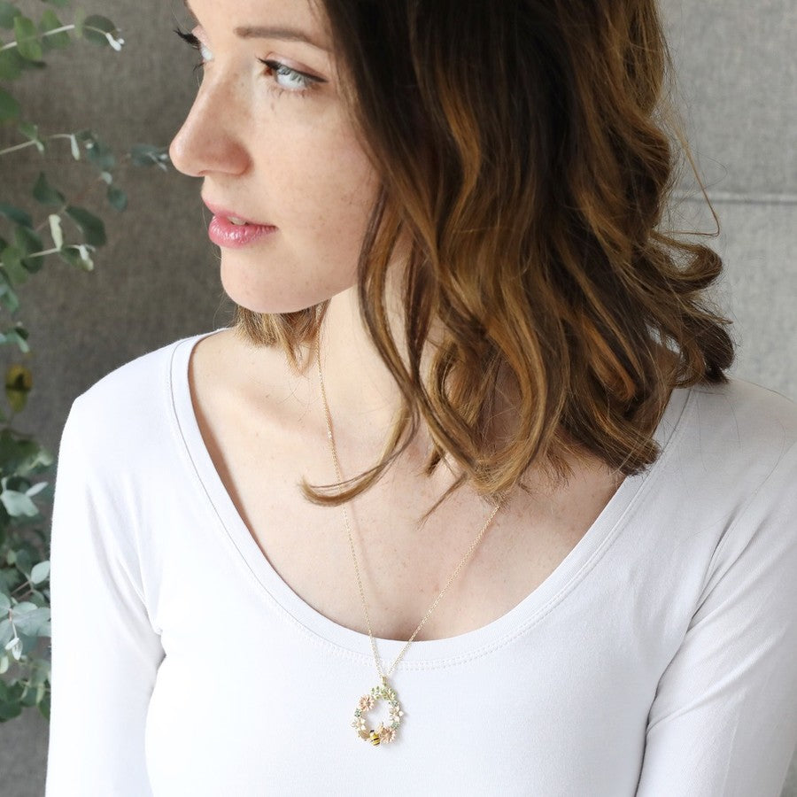 CRYSTAL FLOWER & ENAMEL BEE NECKLACE