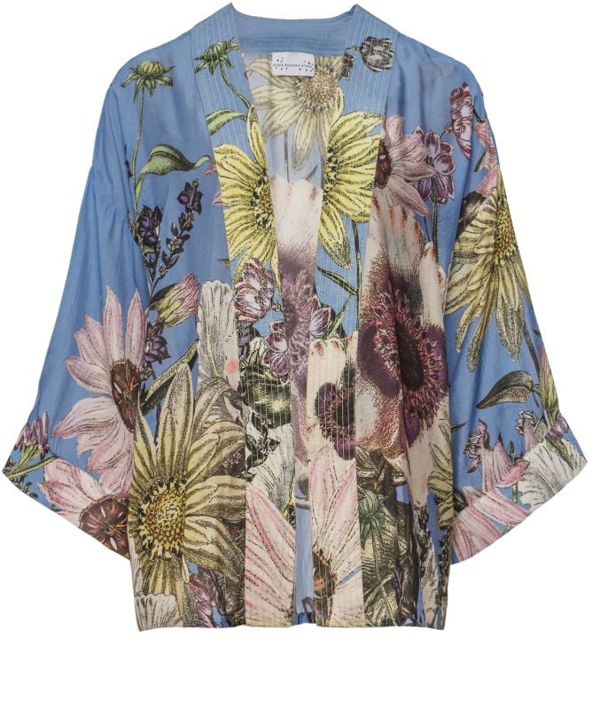 This luxurious-feel short kimono features beautiful, vintage style botanical sketches of daisies. Crafted from a special blend of modal and cupro.