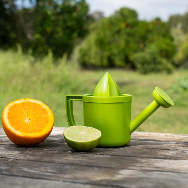 WATERING CAN JUICER