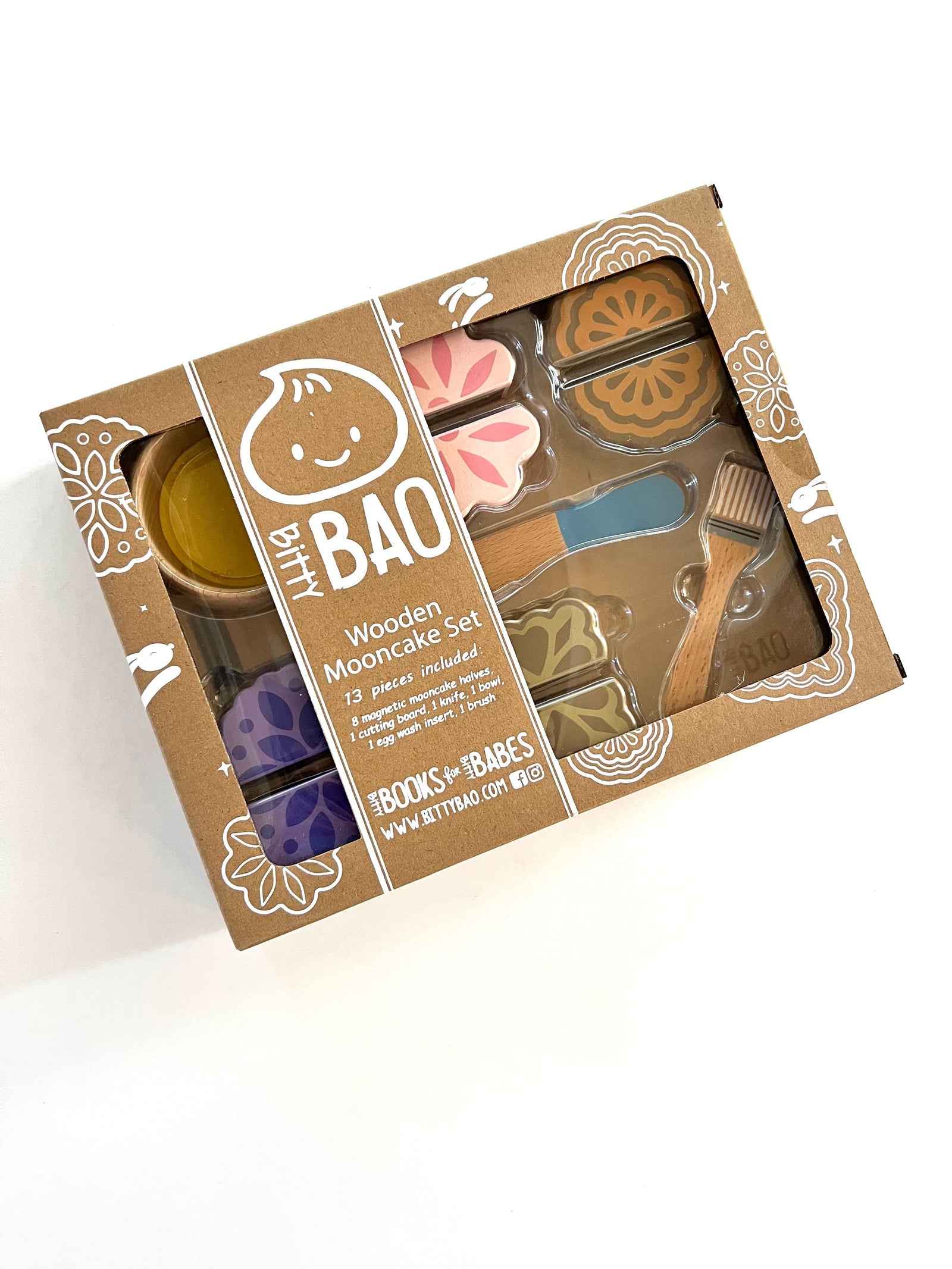 This magnetic and wooden toy set helps introduce the concept of matching, symmetry, and imaginative play. In Chinese culture, mooncakes are often round and shared with family: they symbolize togetherness and unity. This set will engage children into imaginative play of preparing, sharing, and enjoying this treat.