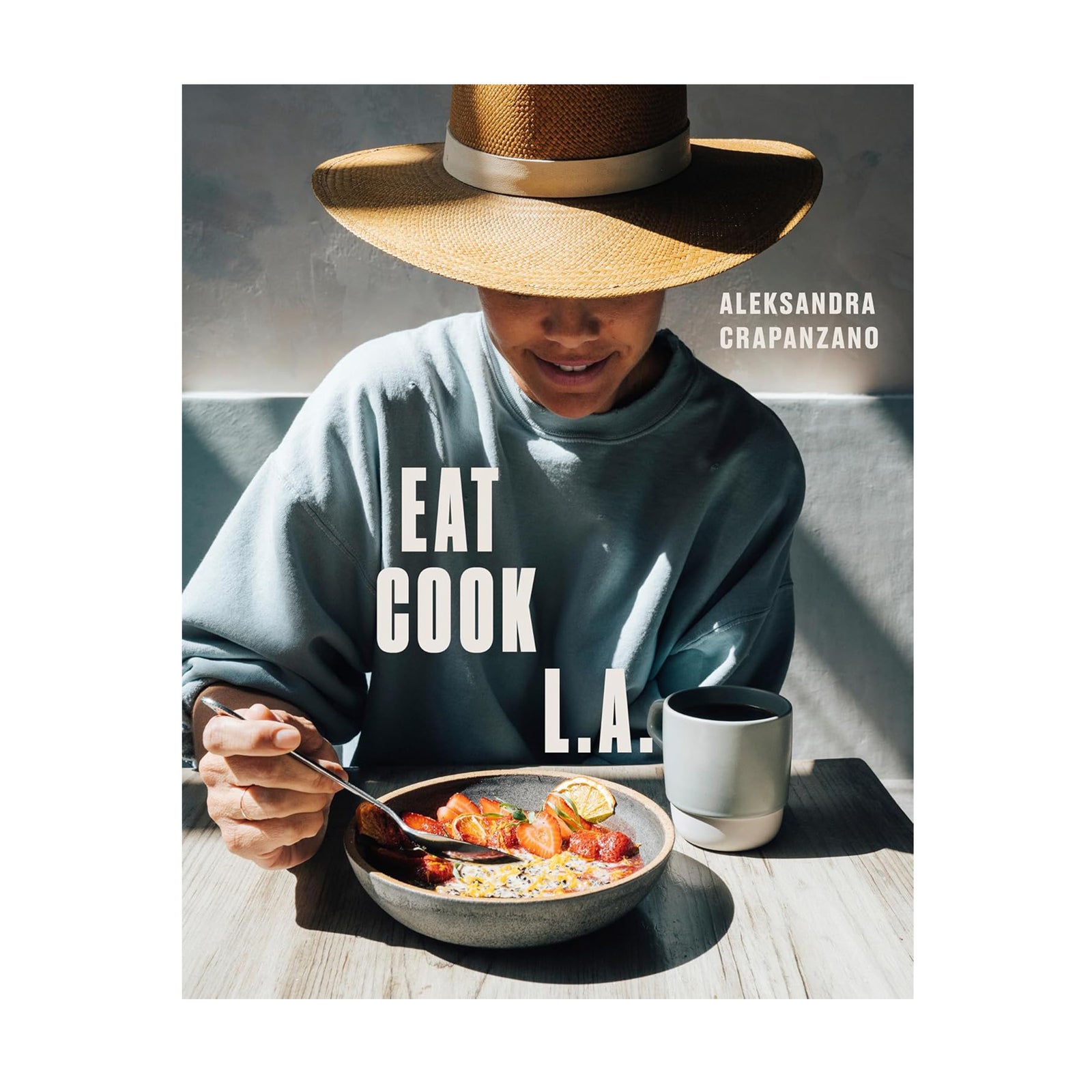 An intimate culinary portrait of Los Angeles today—a city now recognized among food lovers for its booming, vibrant, international restaurant landscape—with 100 recipes from its restaurants, juice bars, coffee shops, cocktail lounges, food trucks, and hole-in-the-wall gems.