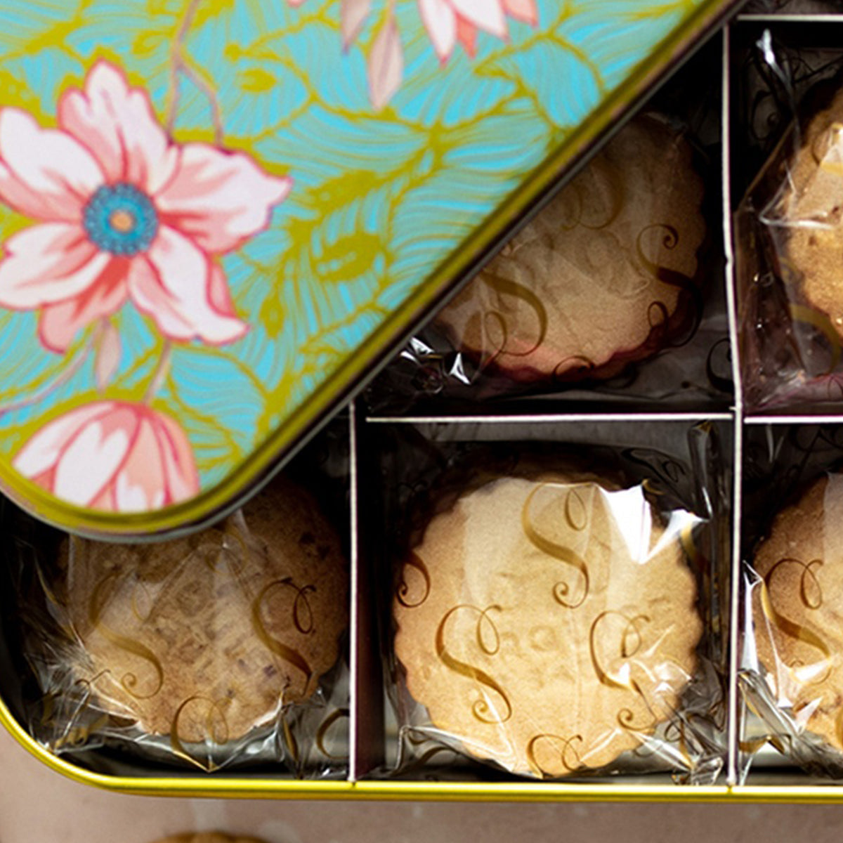 GREEN FLORAL BROCADE FRENCH BUTTER SHORTBREAD TIN