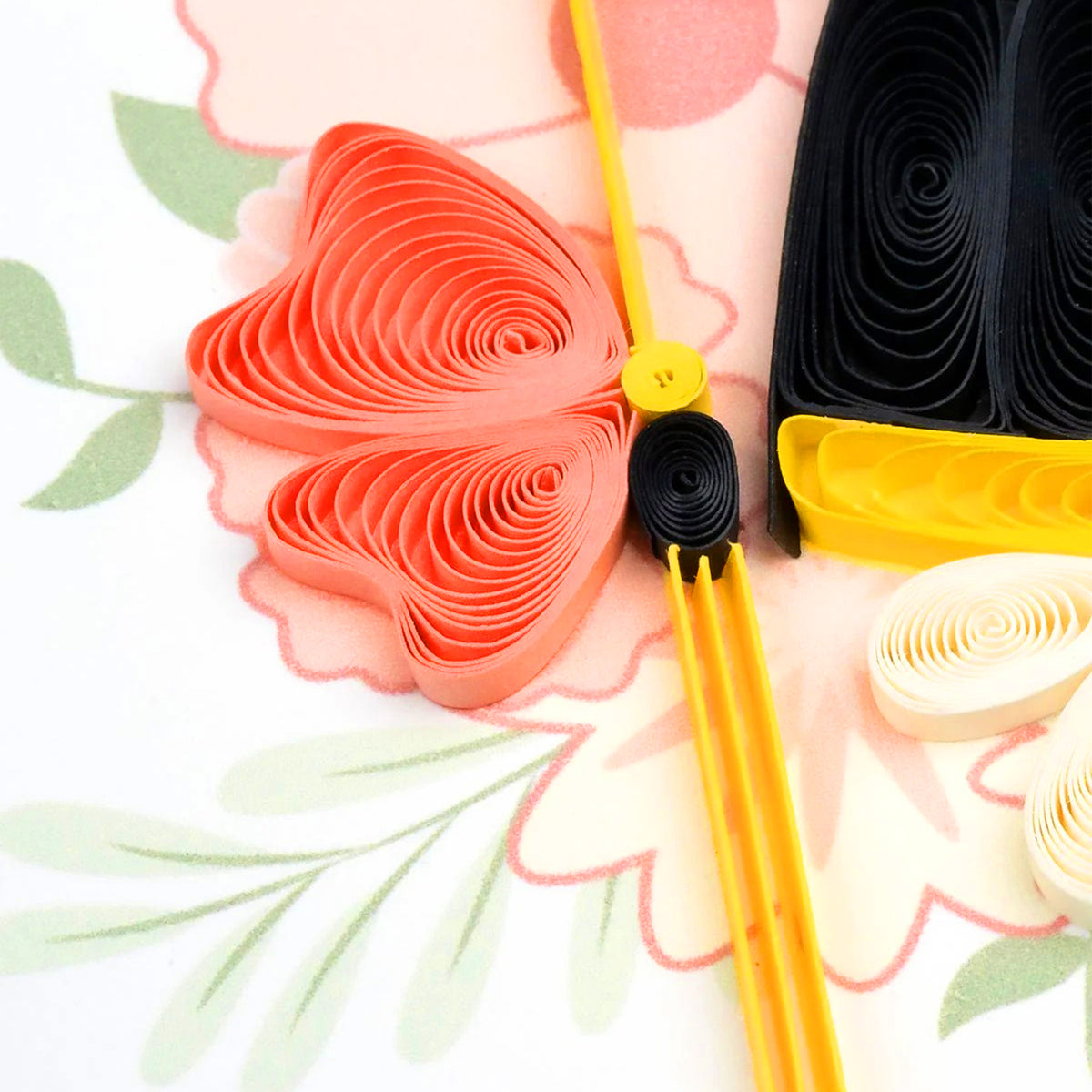 QUILLED GRADUATION FLORAL MORTAR BOARD CARD