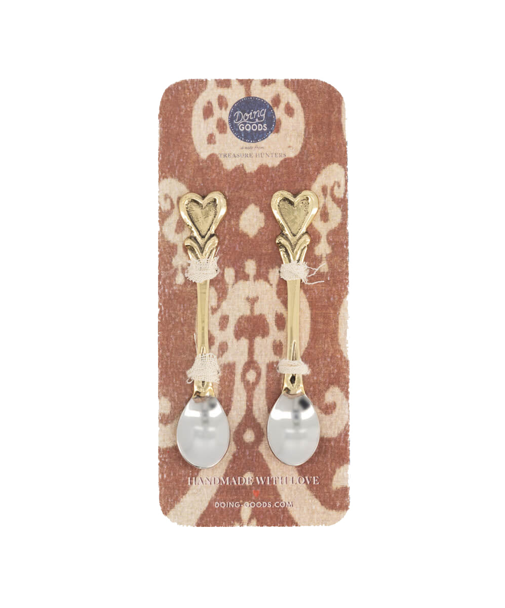 The Hana Heart Spoon you didn’t know you needed but won’t be able to do without. These perfect little spoons are great for everything from stirring tea to serving jams and jellies, to using to sprinkle herbs, sugar or salt. Set of two spoons Made from recycled brass and stainless steel. Handwash. Dimensions: 4" x 3/4".