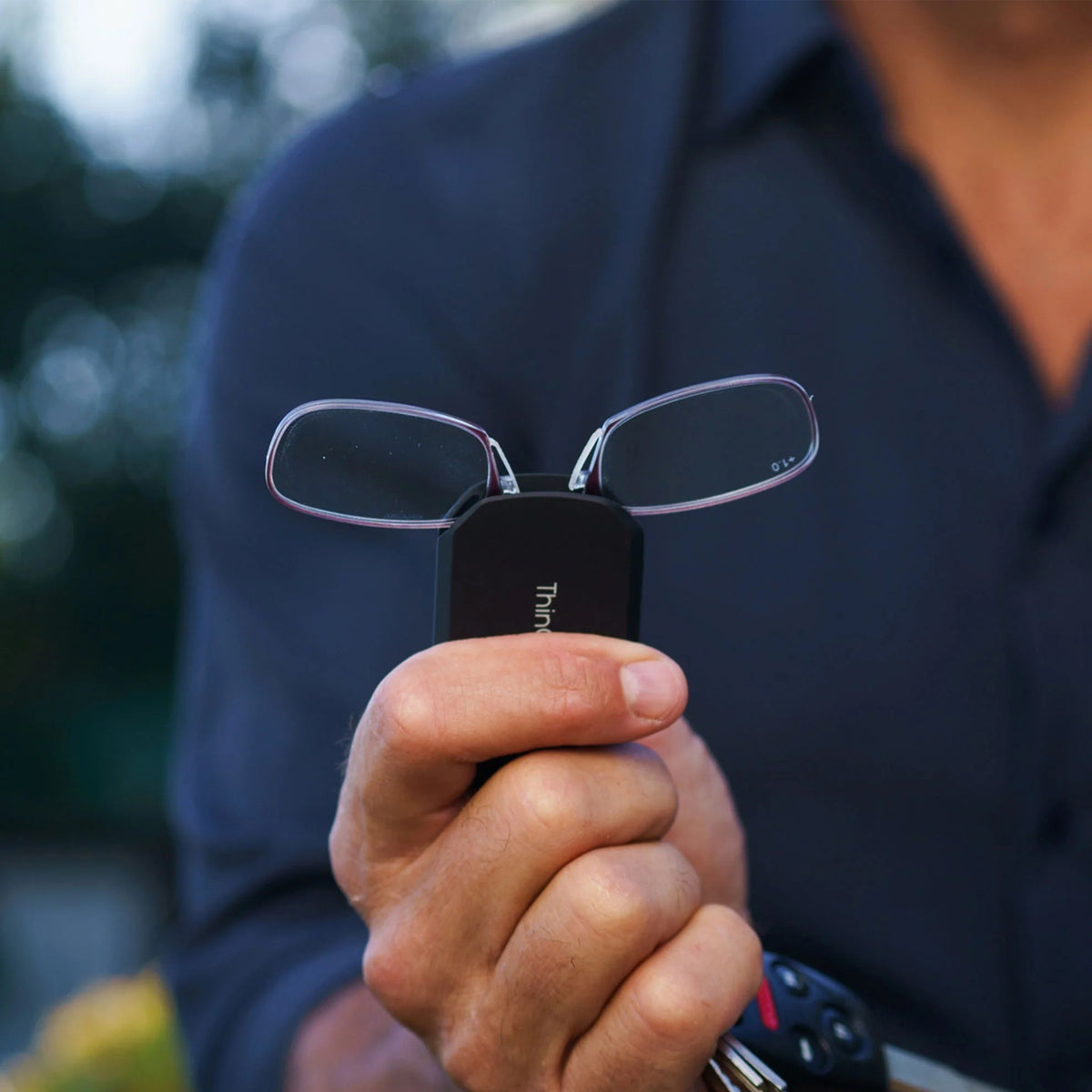 READING GLASSES WITH KEYCHAIN CASE