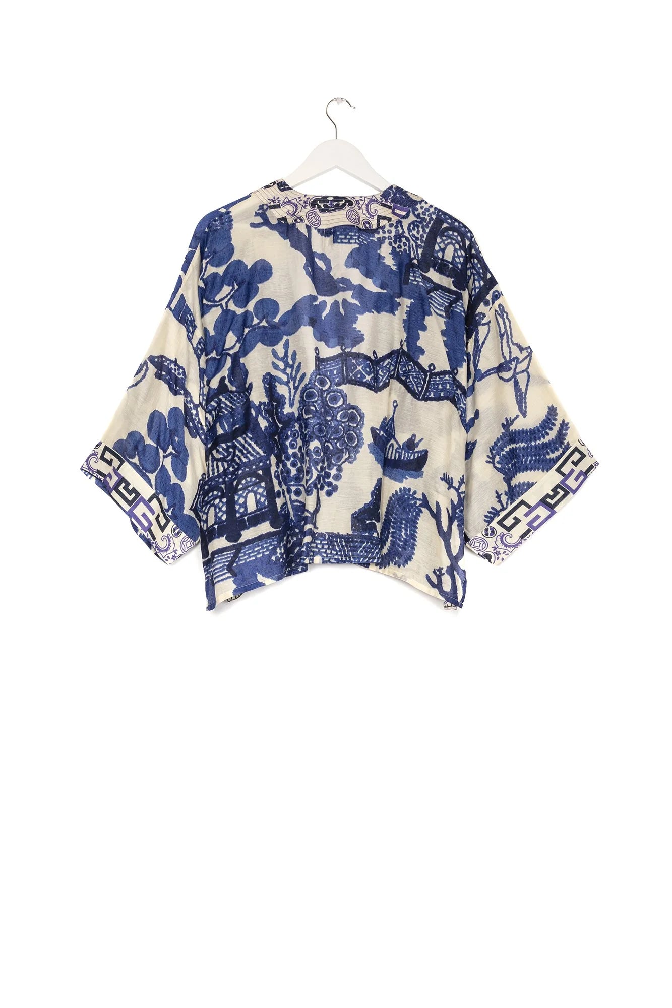 This striking short kimono jacket features the classic blue and white willow print which can often be found adorning vintage pottery. One Size Fits Most (US size 6-16). Nape to hem: 22". Chest: 52". Sleeve: 12" Sustainable Fabric. Ethically Sourced Product. 50% Modal 50% Cupro. Hand wash at 30ºc and cool iron only.