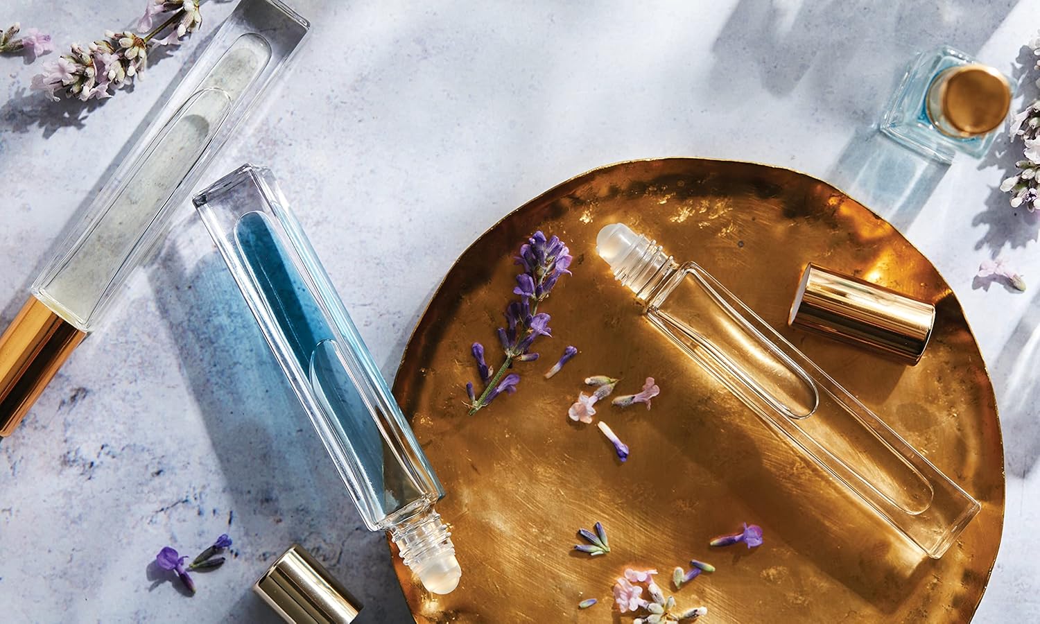 Breathe deep and feel calm with this fresh, modern take on one of nature's most beneficial herbs! Find simple herbal remedies, tips, and projects for inspiration, relaxation and well-being. Harness the natural power of lavender with recipes for gorgeous foods, homewares and gifts