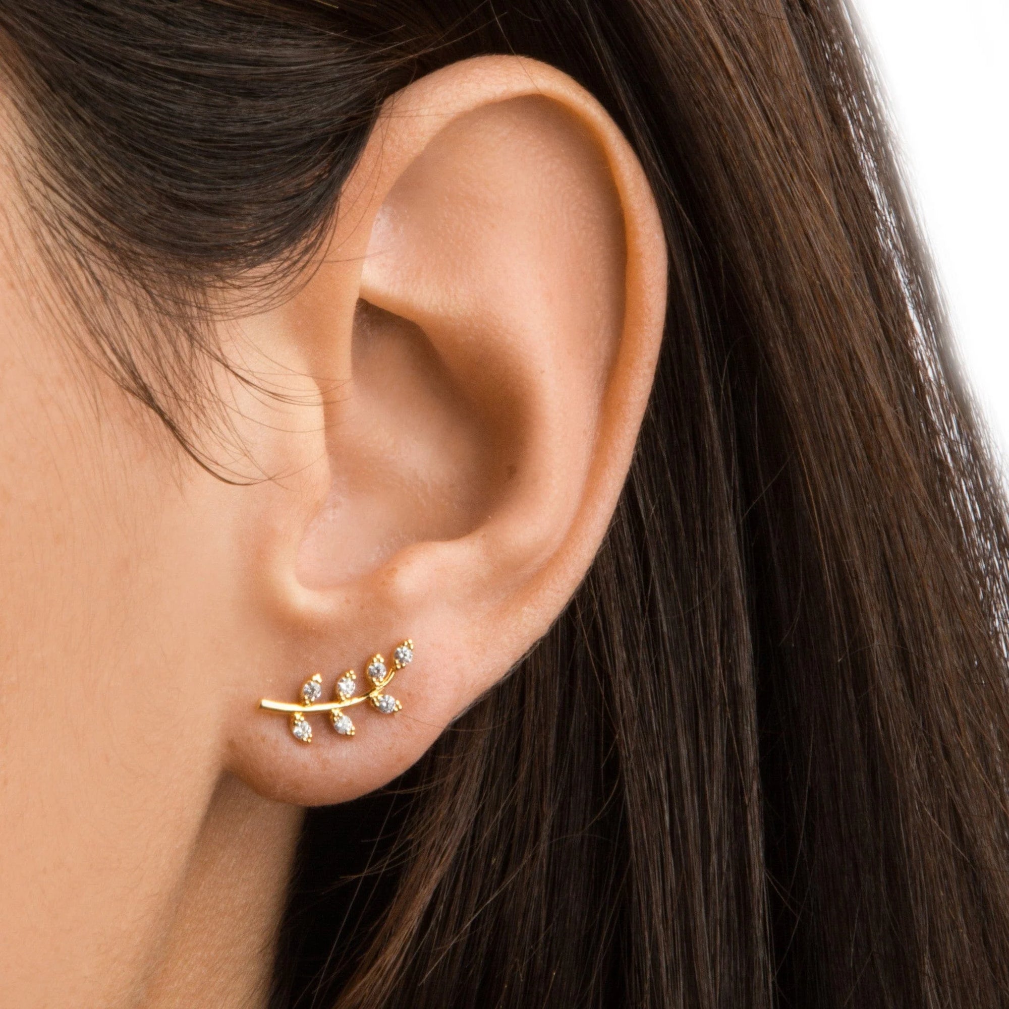 Add a little natural beauty to your jewelry collection with this mini leaf branch earrings. Made from gold plated brass, each leaf is accented with a sparkling crystal for an extra pop pf elegance and sparkle. Materials: Gold plated brass, CZ crystals Dimensions: 0.5" x 0.1"