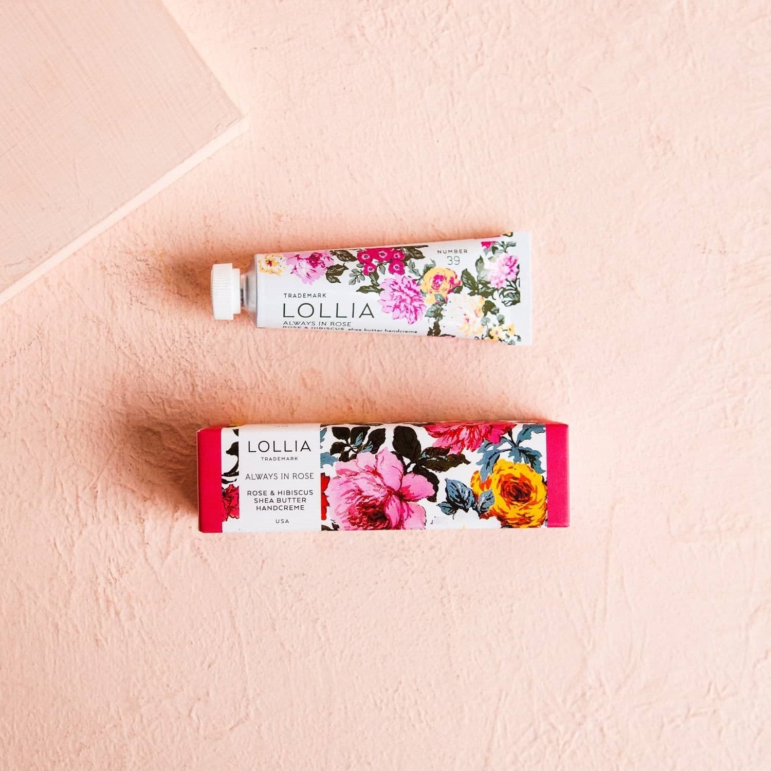 This luxurious Always in Rose petite treat hand creme is brimming with moisture-rich extracts and is just the right size to tuck away when you’re on the go. Soothing Macadamia Nut and Avocado Oils are blended to comfort skin as hydrating extracts of Aloe and Shea Butter lightly moisturize.