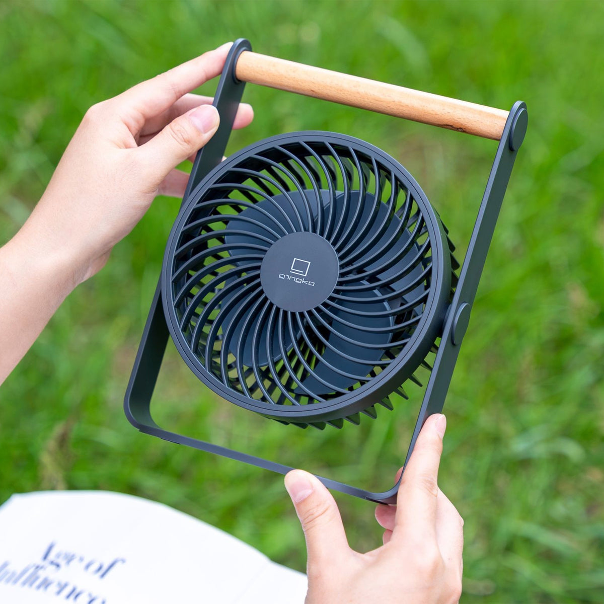 LYRA PORTABLE FAN