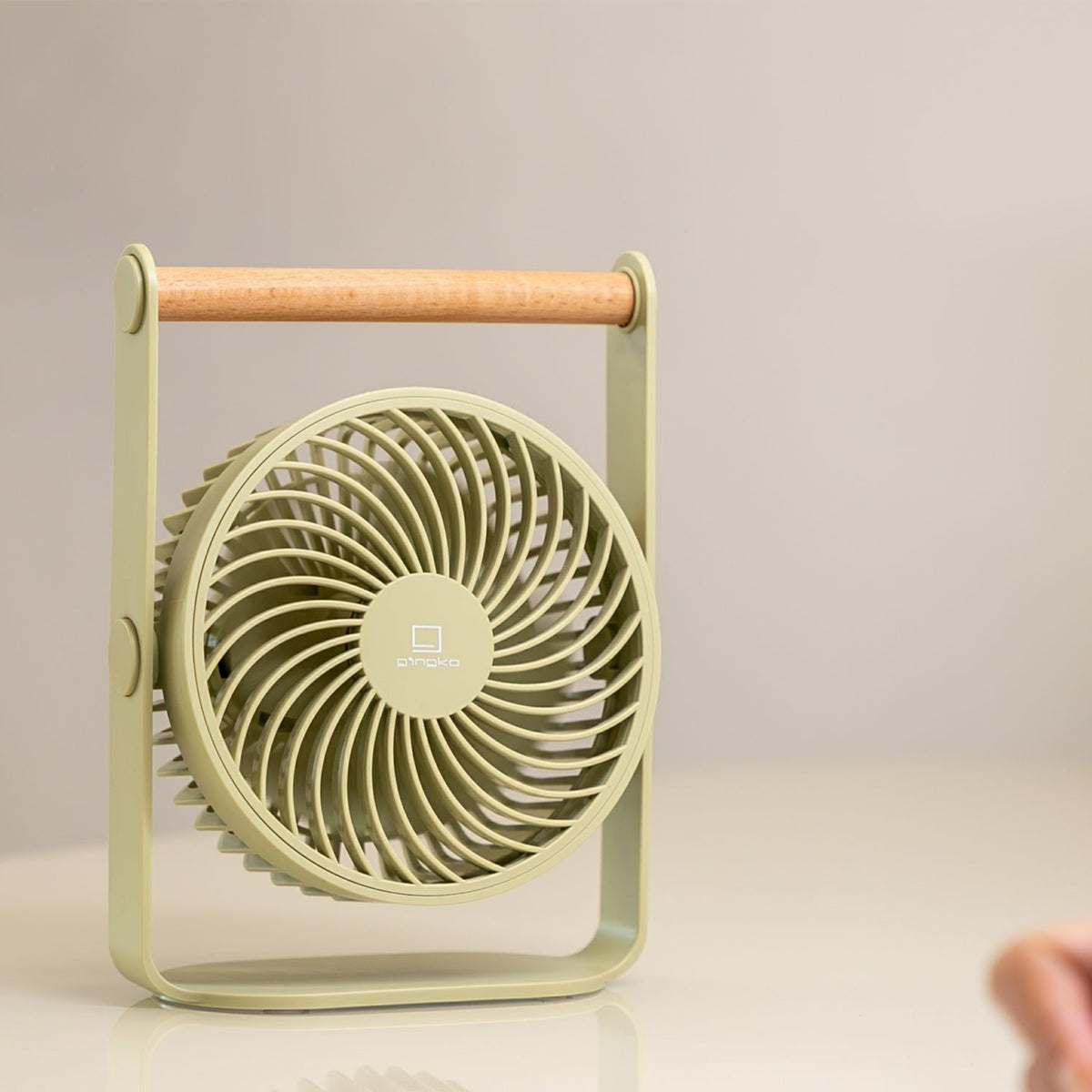 LYRA PORTABLE FAN