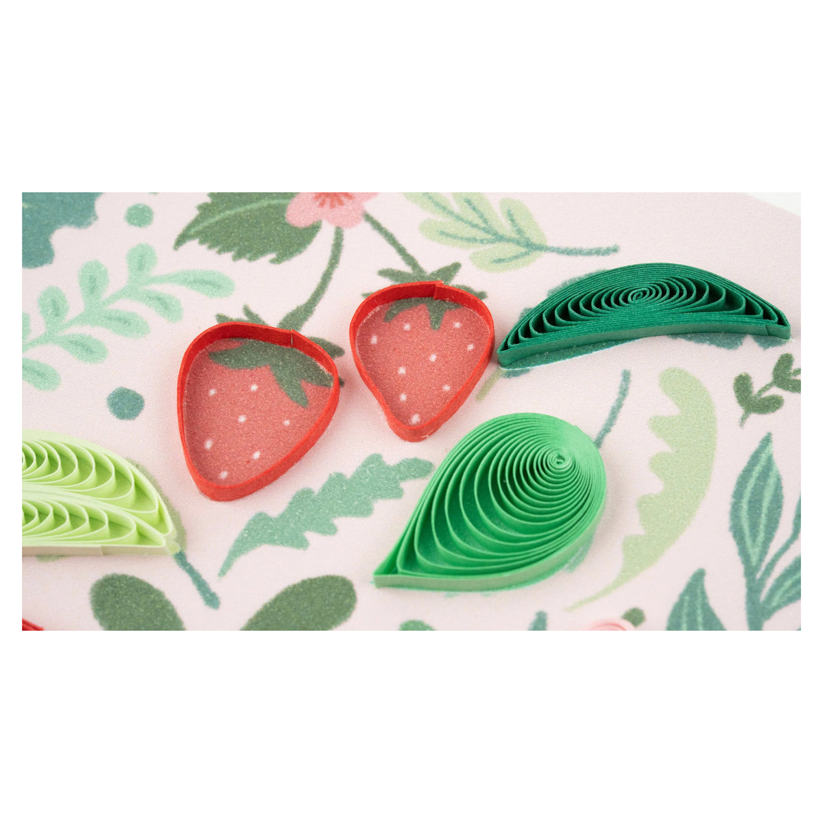 QUILLED STRAWBERRIES 'MOM' NOTECARD