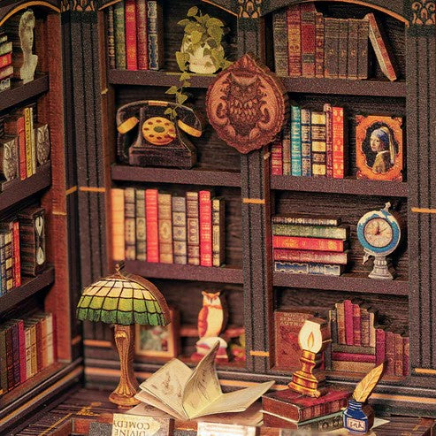 OWL BOOKSTORE MODEL KIT