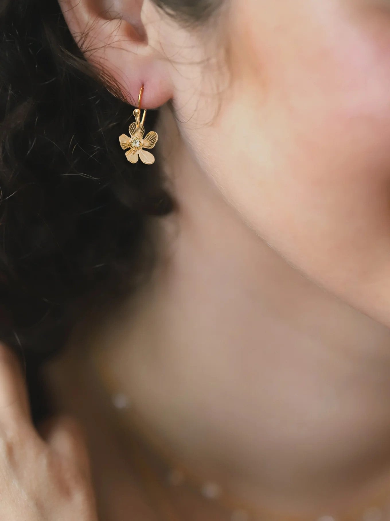 It's always a garden party with the Petite Plumeria Drop Earrings. This season-to-season design is as versatile as it is artfully crafted, with a touch of darling feminine flair. Materials: 18l gold plated. Crystal Dimensions: 0.75" x 0.45" *Matching necklace available