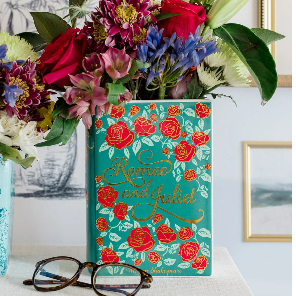 ROMEO AND JULIET BOOK VASE