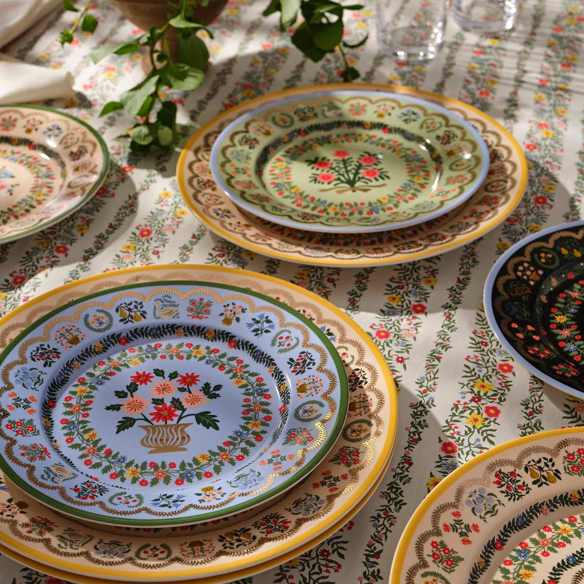 ROSETTE DESSERT PLATES - SET OF 4