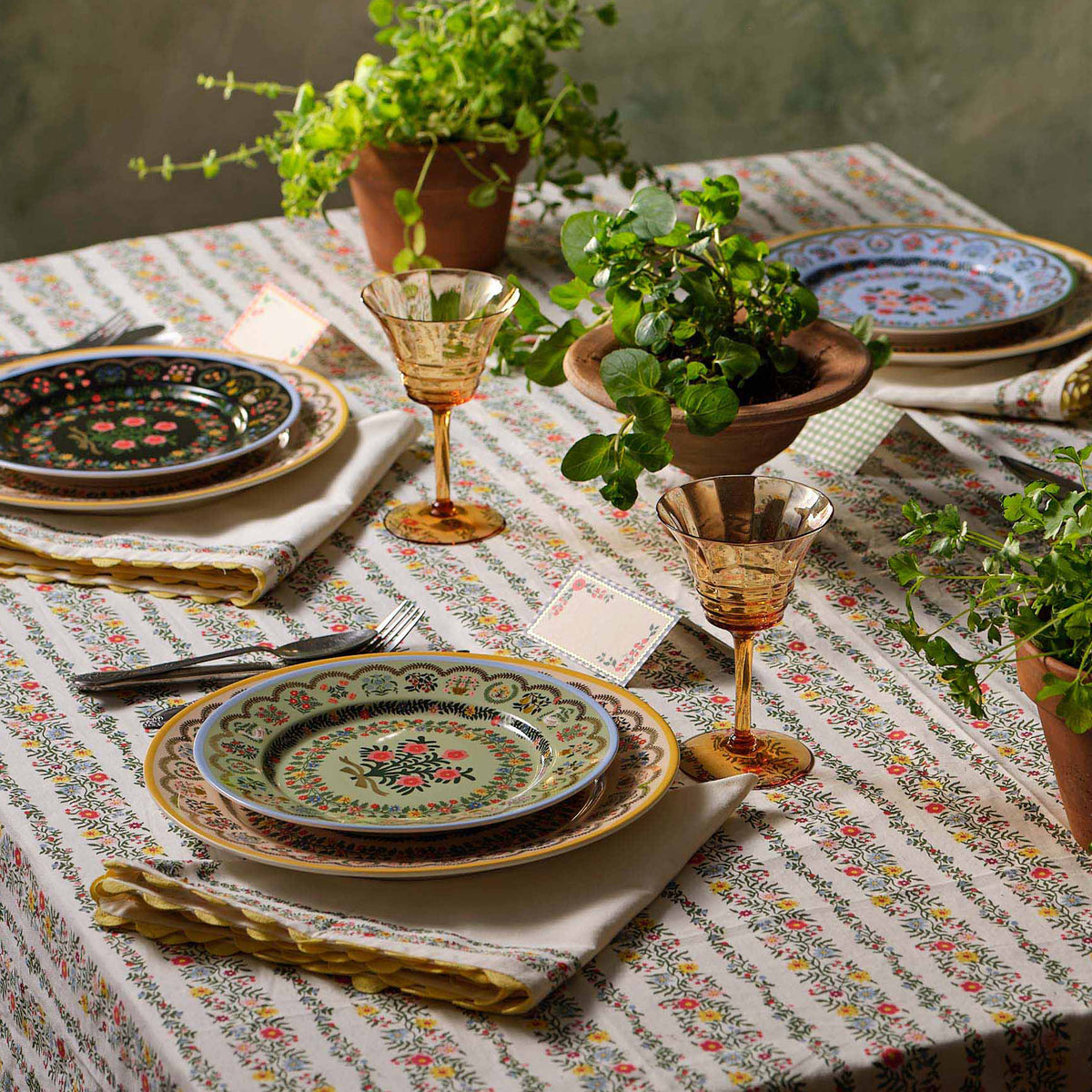ROSETTE DESSERT PLATES - SET OF 4
