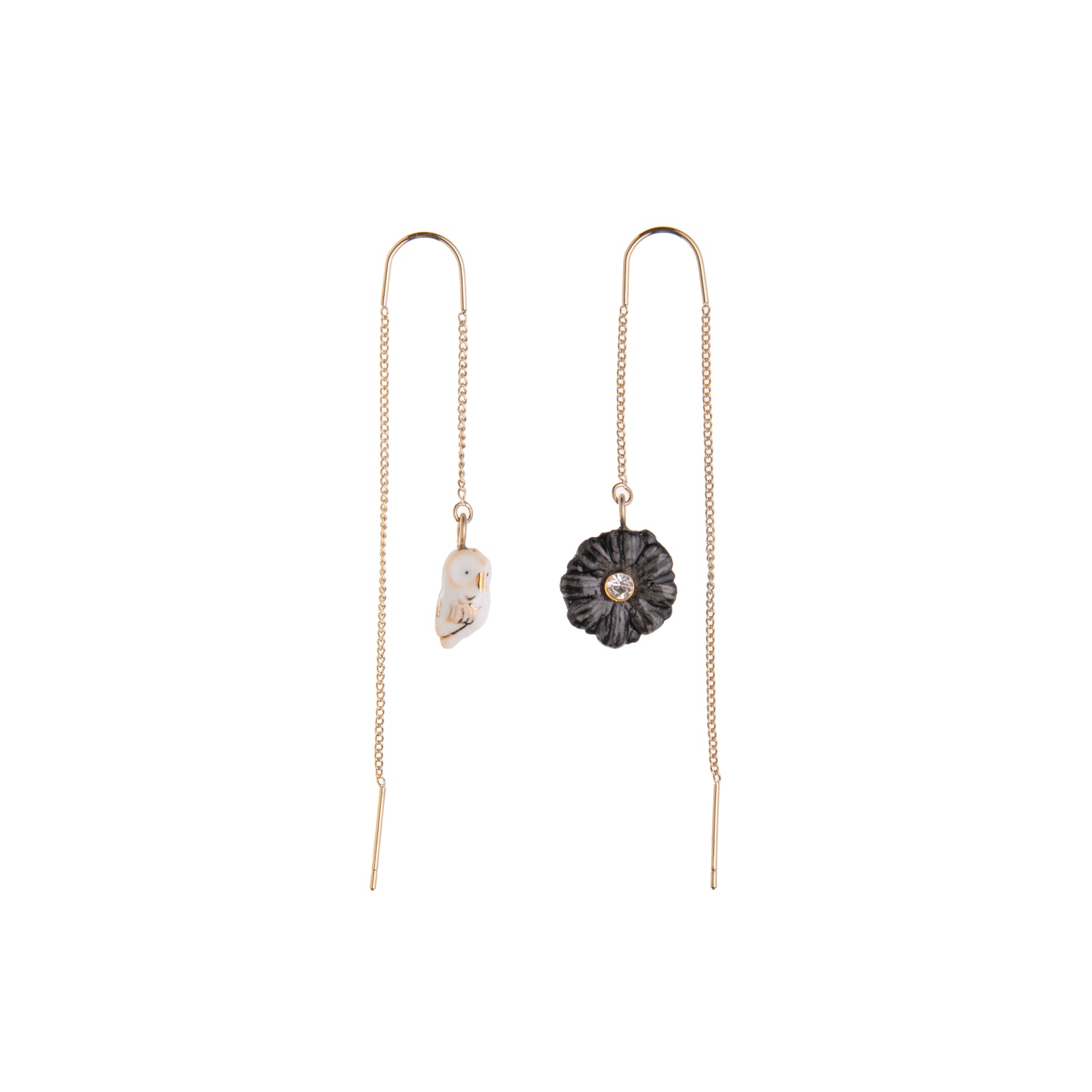 These threader earrings feature a black aster with a cubic zirconia on one, and a tiny owl on the other. On a delicate chain, these earrings dangle and bring a hint of natural glam. Lead and Nickel-free Material: Porcelain, Cubic Zirconia, Gold-plated Brass Designed in Toulouse, France 