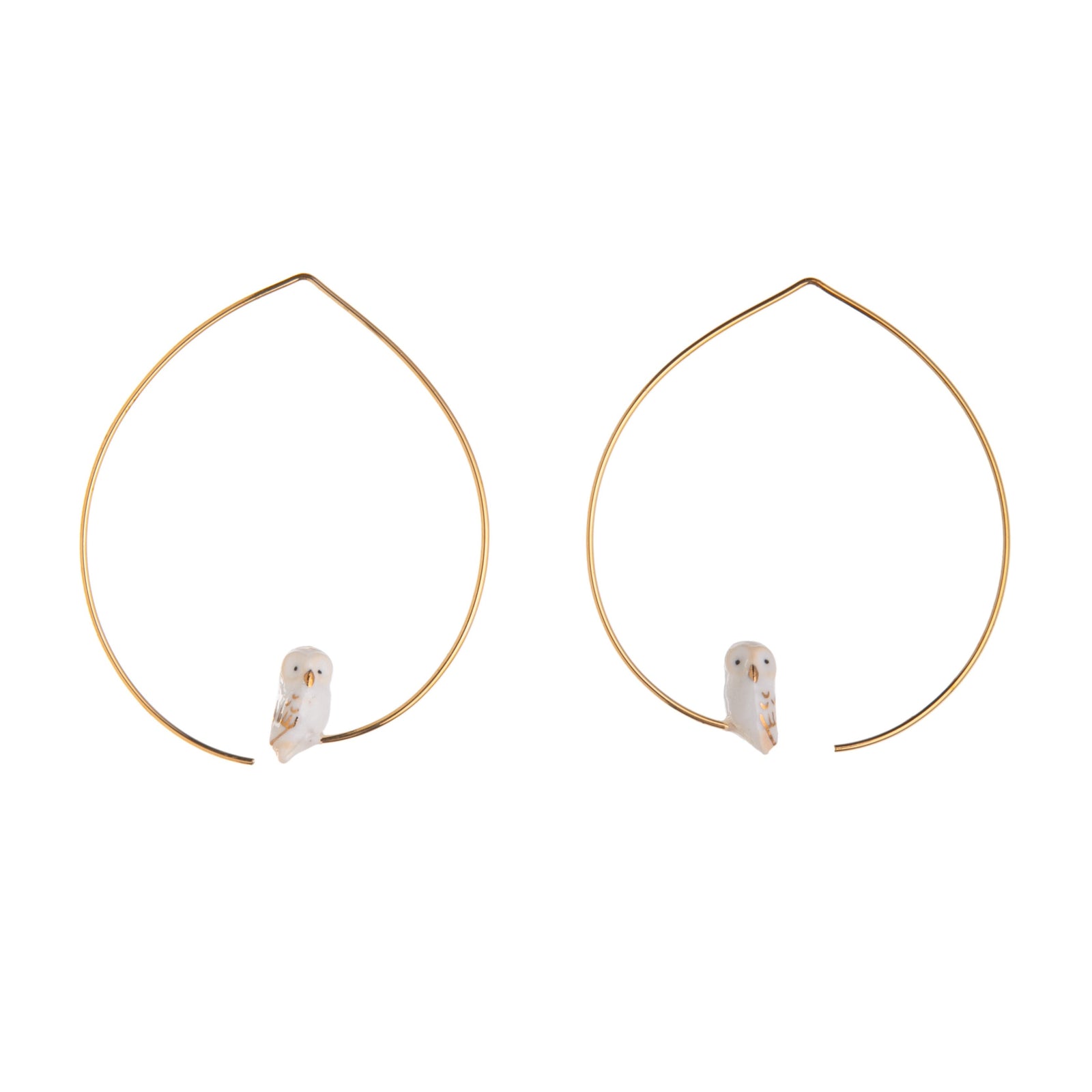 We love these teeny tiny owls chilling out on a delicate hoop! These gold-plated earrings feature little baby porcelain owls. Hand-painted with gold detail, this subtle design brings a touch of nature to your outfit. Lead and Nickel-free Material: Porcelain, Gold-plated Stainless Steel Designed in Toulouse, France.