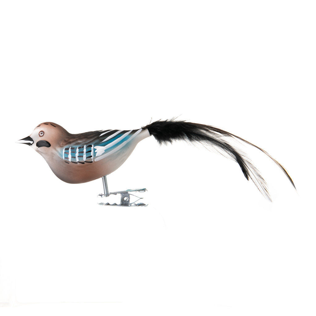 This jay bird is made from hand-blown glass in a family-owned studio. Its tail is made with real feathers and has a hand-painted finish.