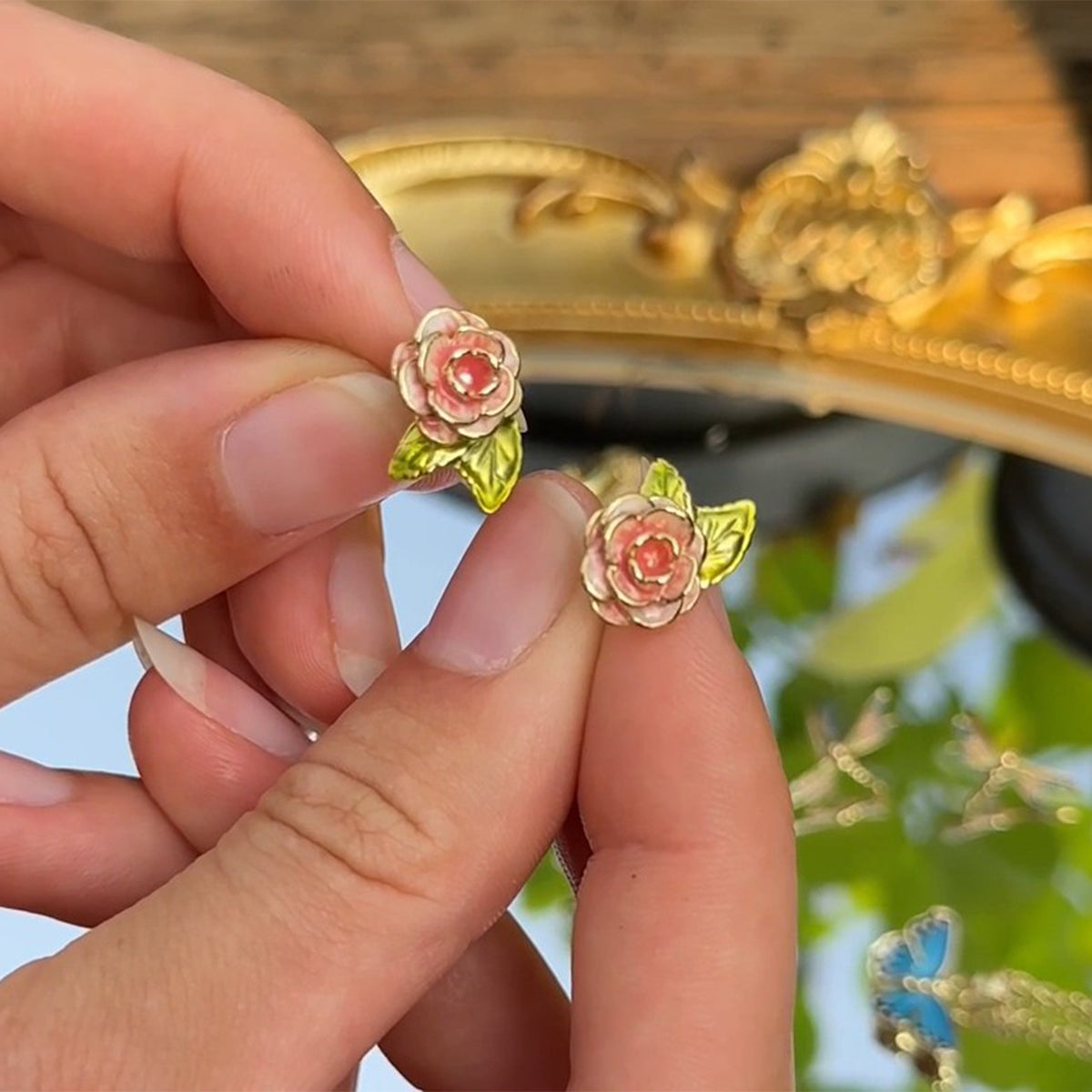 VINTAGE ROSE STUD EARRINGS