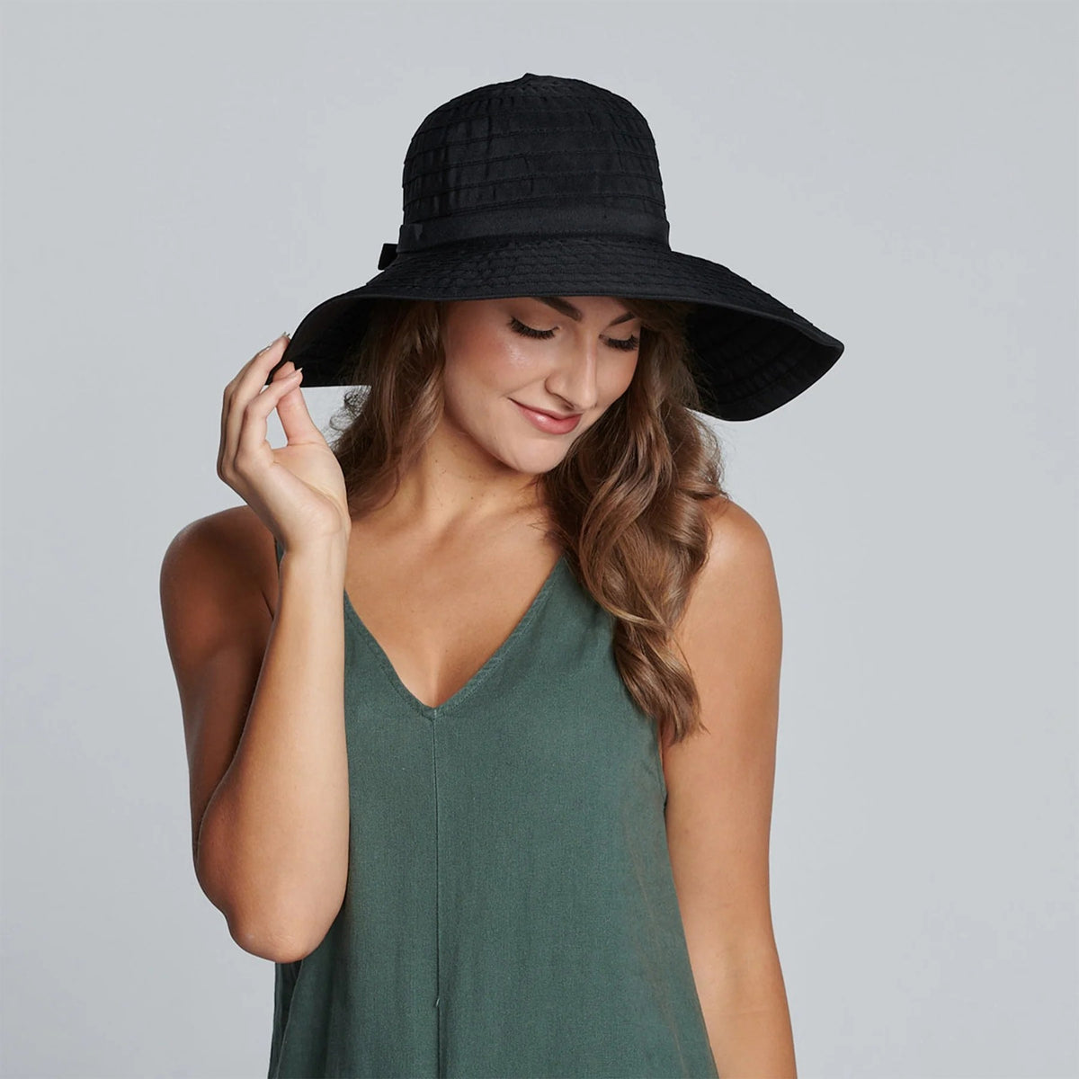 BLACK RIBBON WIDE BRIM HAT