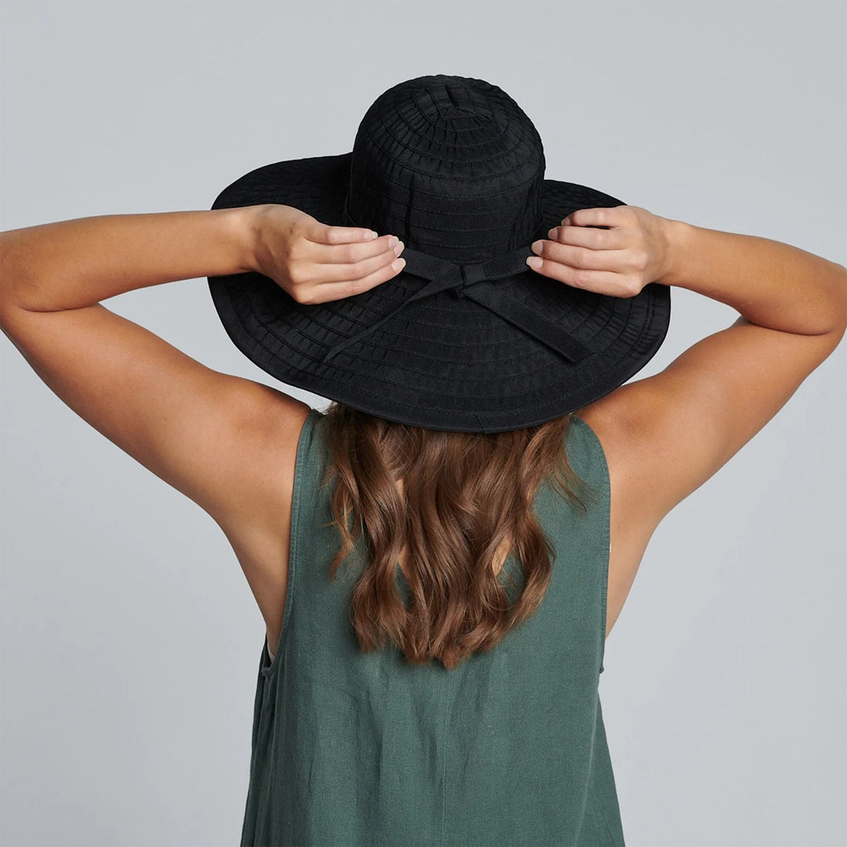 BLACK RIBBON WIDE BRIM HAT