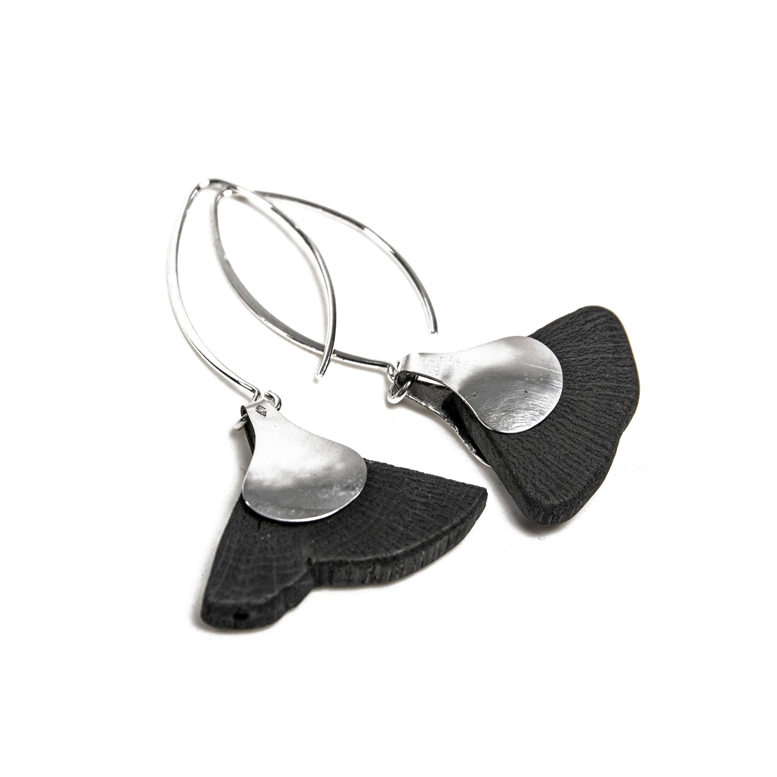 These earrings are handmade using Binchotan, or Japanese wood charcoal. This exceptional natural material has been used in Japanese arts and crafts for centuries, and here, it is used to create unique and stunning jewelry pieces. These exquisite earrings feature polished charcoal in the shape of a ginkgo leaf, trimmed with 925 silver. 