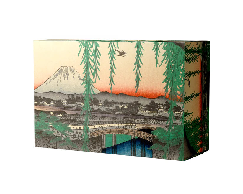  This set of postcards features two each of 36 different stunningly colorful Hiroshige designs. Includes three additional cards featuring informative text.