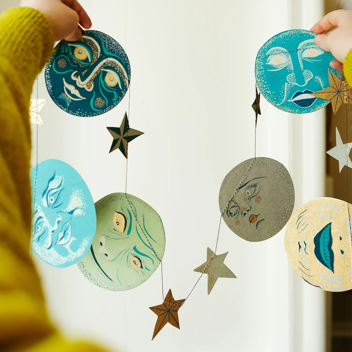 MAN ON THE MOON GARLAND