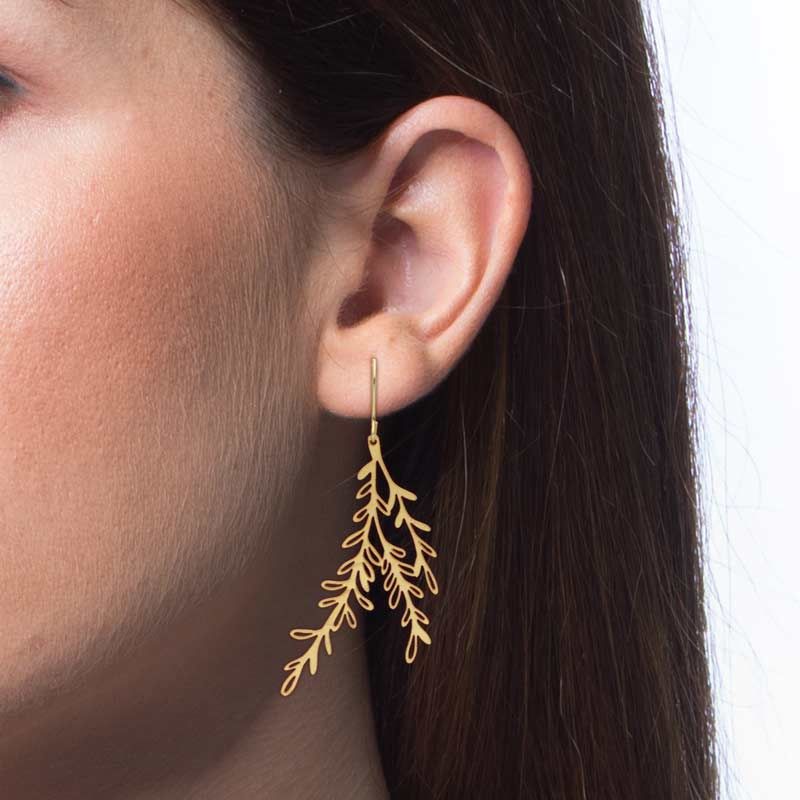 If you're looking for earrings which are both understated, and a statement, you found them! These leafy branch earrings are so light and comfortable that they can be worn day to night and will add an elegant touch to any outfit. Hooks: Gold plated sterling silver Leaf /branch: Gold plated brass Size: 2" x 0.5".