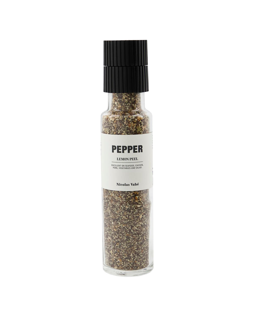 This black pepper mix with lemon is perfect for dishes with seafood. The flavor is ideal for chicken, pork and various homemade salads. Packaged in an attractive glass bottle, so will also look great on your kitchen counter! Comes with a built-in grinder which gives you finely ground spices. 5.29 oz Made in France.