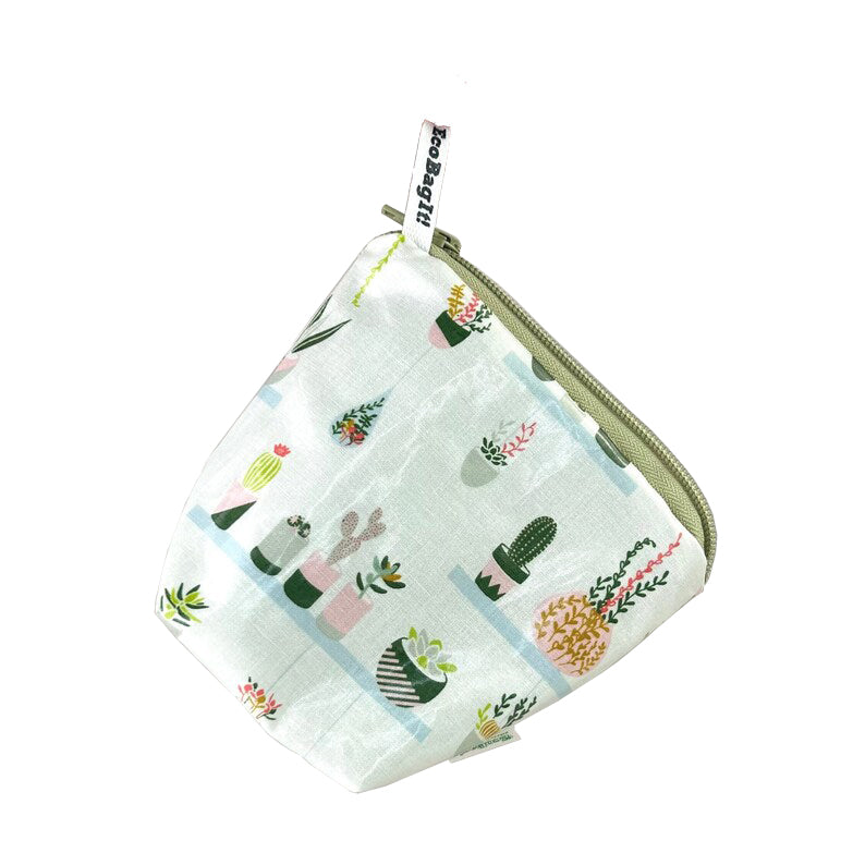 This handy-sized zippered snack bag is perfect to throw into a diaper bag or backpack whilst travelling or running errands. Eco-friendly and made of 100% food-safe materials. Machine wash and top-rack dishwasher safe — can be reused 2000+ times! BPA, phthalate, lead and PVC free. Made in the USA. Size: 5.5" x 6" x 2".