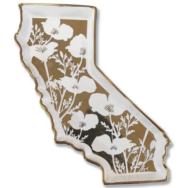 If you love living in California, or are looking for a souvenir of your visit, this trinket tray, in the shape of the state of California, may be just what you're looking for! Gold metallic accents give this dish an elegant touch. Can also be used for serving snacks and canapés. 8" tall x 1" deep Hand wash.